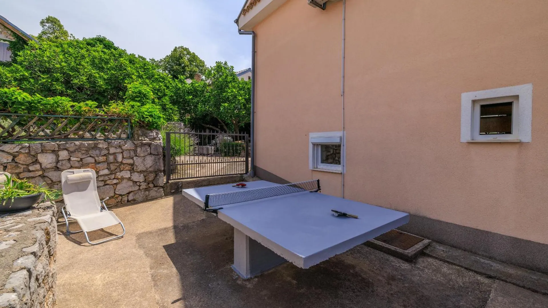 Apartment Elwira - Vacation House Klenovica
